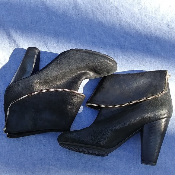 Michael Kors distressed heeled booties - Picture 5 of 8